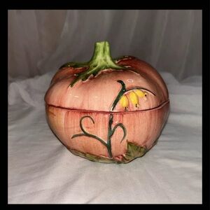 vintage Capodimonte Majolica raised pattern lidded porcelain soup tureen